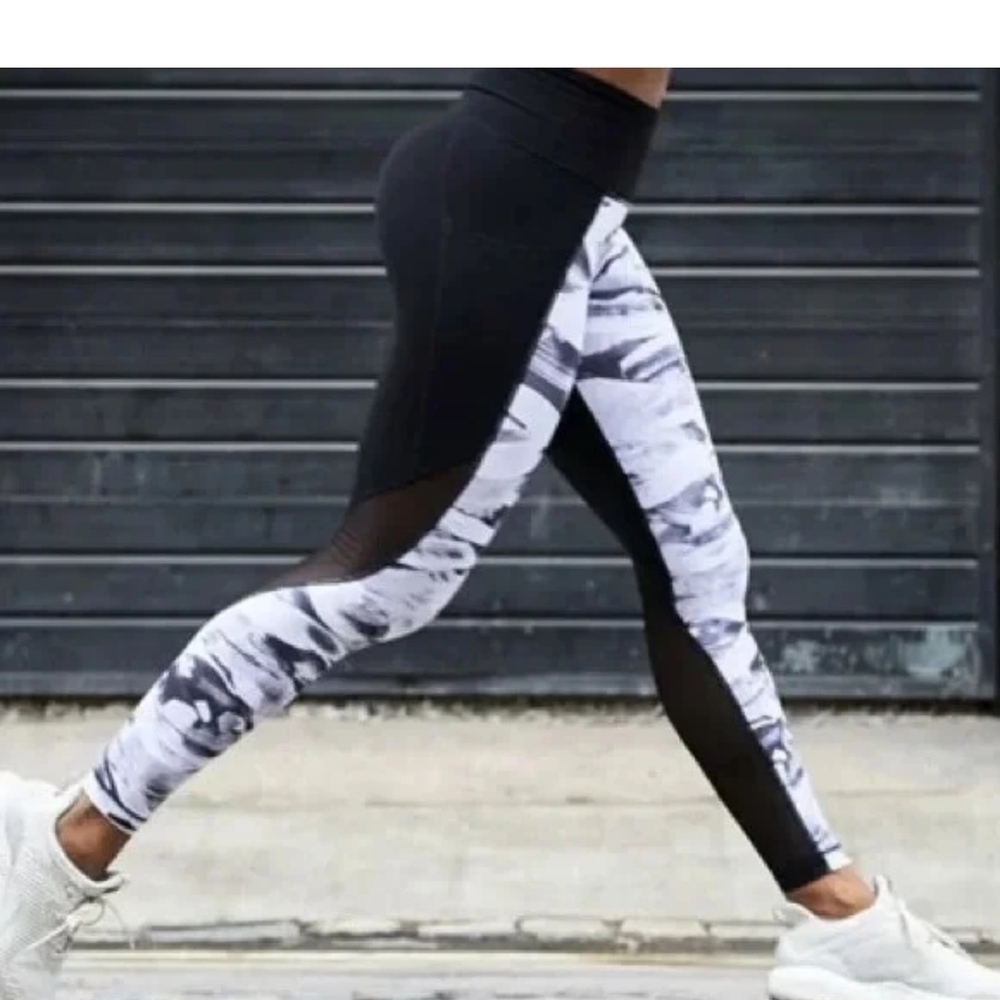 Athleta,Black and White Women's Leggings,Size M. - Picture 6 of 11